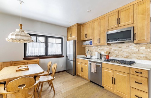 Crested Butte Chalet De Esquí | Alpen Edelweiss Chalet: A pet-friendly luxury apartment 5 mins. to trails & town