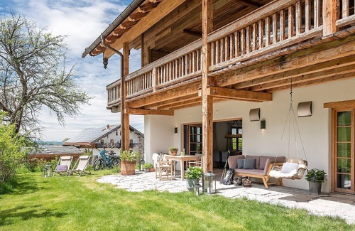 Frasdorf Apartamento | Alpenglühen-chalet-suite 90m², 2 Schlafzimmer, Wohnraum mit Küche und Bad mit Sauna
