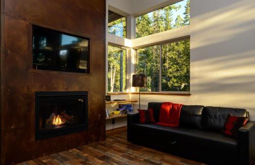 Yosemite West Casa | Alpenglow 1