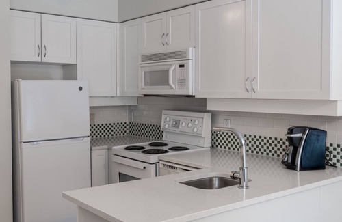Village North Condominio | Alpenglow Lodge Family Studio with Murphy Bed by MVA