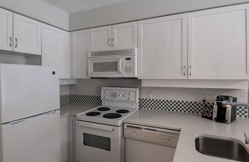 Village North Condominio | Alpenglow Lodge Family Studio with Murphy Bed by MVA
