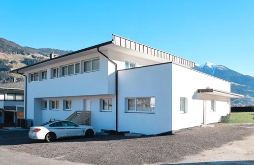 Schlitters Apartamento | AlpenLuxus presents - MARIAS Zillertalblick with Roof Terrace, 3 Bedrooms & Parking Space