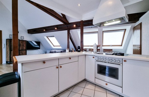 Ostviertel Apartamento | Alpha Apartments: Dachstudio - Stil & Eleganz, 2BR
