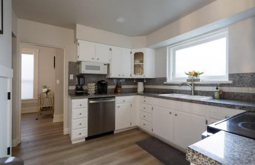 Alphabet Historic District Casa | Alphabet District - 2BR Retreat - Prime Locale