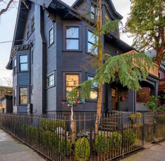 Alphabet Historic District Casa | Alphabet District Gem - AC - Patio - Fast WiFi