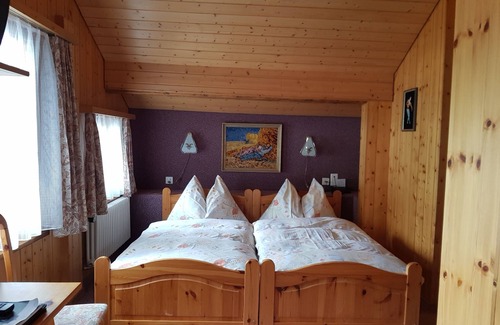 Taesch Hotel | Alpine Budget Rooms by Täscherhof