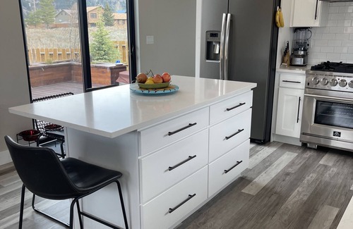 Alpine Casa | ALPINE CANYON GETAWAY!!! VIEWS, COMFORT & HOT TUB!