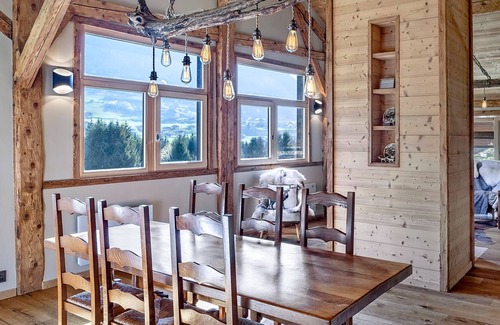 Vacheresse Chalet De Esquí | Alpine Chalet 1819 a beautiful Savoyard farmhouse, luxury chalet for 6–9 guests.