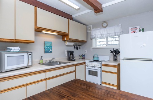 Otter Rock Cabaña | Alpine Chalet #4 Full Loft - Otter Rock, OR