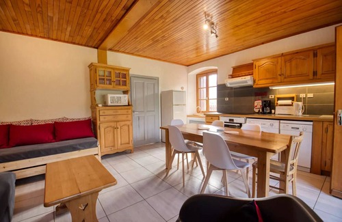 Morillon Villa | Alpine chalet - Apartment DRC with closed garden and wooded