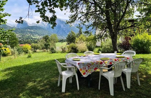 Morillon Villa | Alpine chalet - Apartment DRC with closed garden and wooded