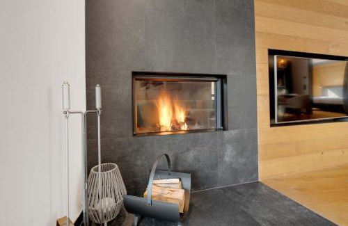 See Apartamento | Alpine Chic - Fireplace Views & Ski Resorts