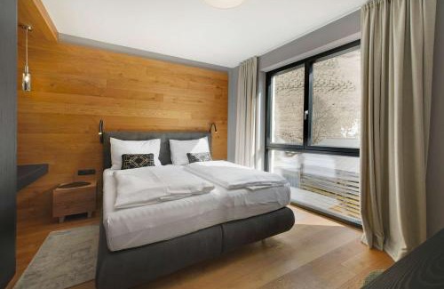 See Apartamento | Alpine Chic - Fireplace Views & Ski Resorts