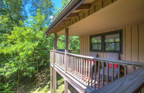 Blowing Rock Casa | Alpine Cottage Walking distance to App Ski cottage