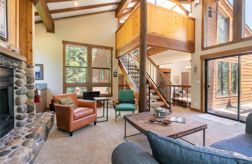 Alpine Meadows Casa | Alpine Escape by Tahoe Getaways - Shuttle to Ski Slopes & Fireplace