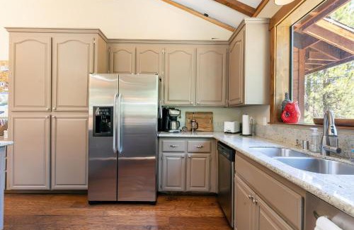 Alpine Meadows Casa | Alpine Escape by Tahoe Getaways - Shuttle to Ski Slopes & Fireplace