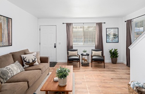 Leavenworth Condominio | Alpine Escape Downtown Townhome w Hot tub Free Cruiser Bicycles