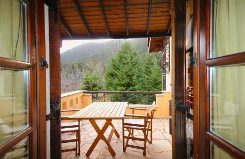 Arachova Apartamento | Alpine Escape Maisonette by Ski Alure