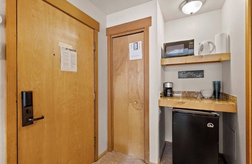 Tahoe Woods Condominio | Alpine Escape (Room), near lake & ski
