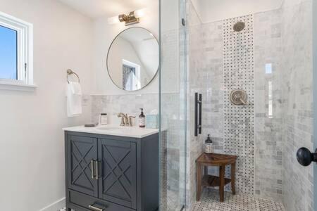 Buena Vista Casa | Alpine Estate 3 Kitchens & Mountain Views