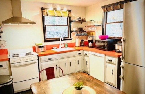 Shandaken Casa | Alpine Four Season Lodge Shandaken NY sleeps 18