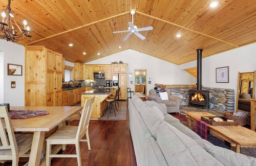 Tahoma Casa | Alpine Gem | Near Homewood Mountain!