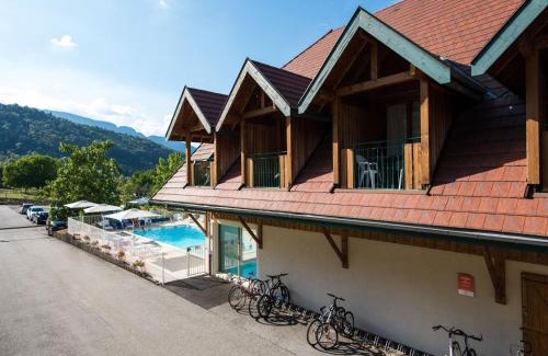 Giez Apartamento | Alpine Getaway with Pool