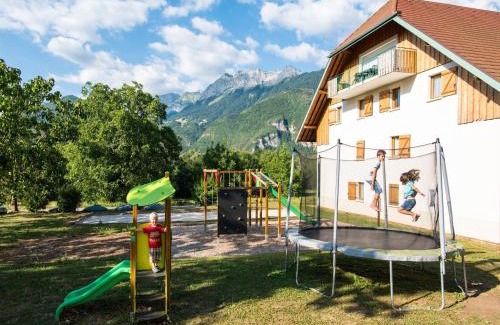 Giez Apartamento | Alpine Getaway with Pool