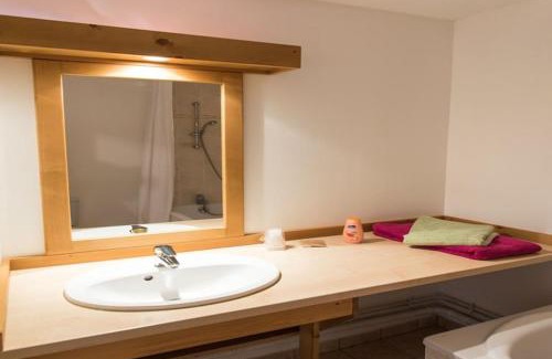 Giez Apartamento | Alpine Getaway with Pool