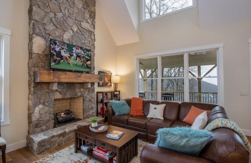 Blowing Rock Casa | Alpine Gorge View