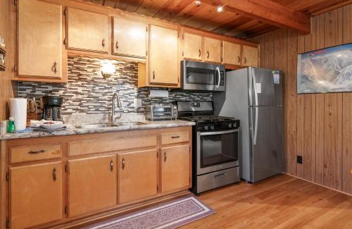 Upper Moonridge Casa | Alpine Haus - Great location only couple minutes away Bear Mountain Ski Resort
