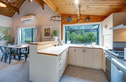 Closeburn Casa | Alpine Hideaway - 2 bedroom