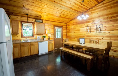 Board Camp Cabina | Alpine Lodge|18Acres|Creek|Swim|Hiking|ATV|Cabin
