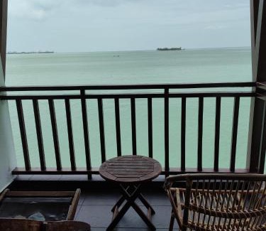 Taman Tanjung Chalet De Esquí | Alpine LXPD Full Seaview Water Chalet