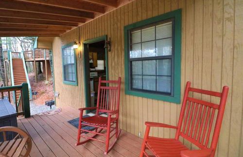 Helen Casa | Alpine Mountain Sweetheart Cabin Jacuzzi #6