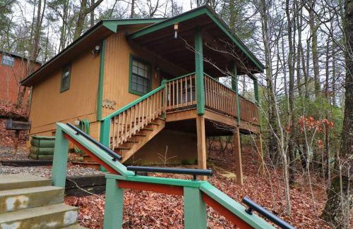 Helen Casa | Alpine Mountain Sweetheart Cabin Jacuzzi #6