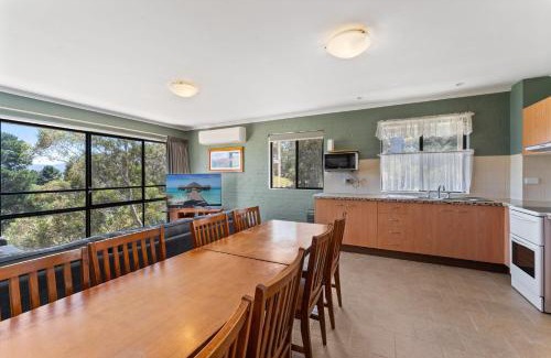Jindabyne Casa | Alpine Mountain View 18 - 4BR l Mountain Views l Swimming Pool l Air-Con l WiFi