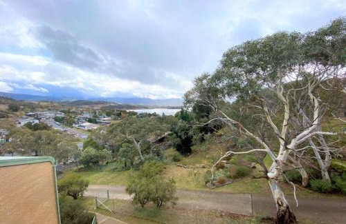 Jindabyne Casa | Alpine Mountain View 18 - 4BR l Mountain Views l Swimming Pool l Air-Con l WiFi