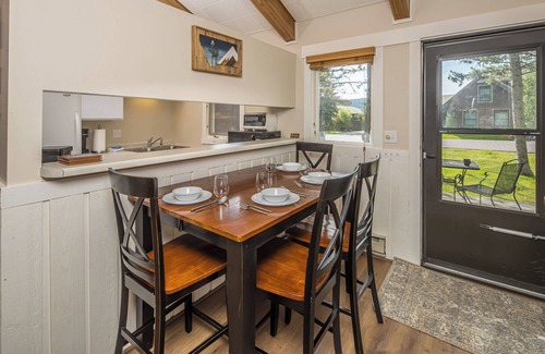 Big Sky Meadow Village Condominio | Alpine Nest Chalet - Nordic Skiing | Community Hot tub, pool & sauna