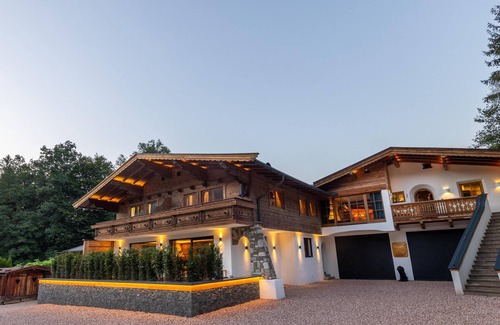 Kitzbuehel Apartamento | Alpine retreat with sun terrace