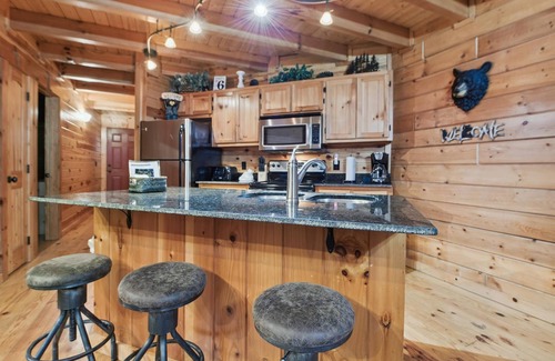 White Oak Lodge Cabina | Alpine Spirit - Smoky Mountain Family Fun!