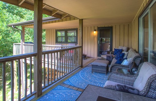 Blowing Rock Cabaña | Alpine Walking Distance To App Ski 2 Bedroom Cottage by Redawning
