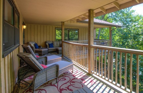 Blowing Rock Cabaña | Alpine Walking Distance To App Ski 2 Bedroom Cottage by Redawning