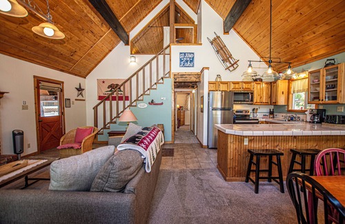 Comstock Acres Casa | Alpine Welcome by Hauserman Rental Group