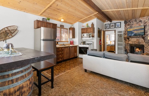 Sugarloaf Cabina | Alpine Whiskey Lodge - Nice cabin in Sugarloaf in a very quiet area away from the hustle of Big Bear