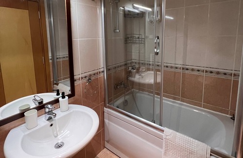 Sariyer Condominio | ALR SUITES - Eclectic 3BR w/Garden,Sauna,Pool,Gym,Courts,24/7Concierge