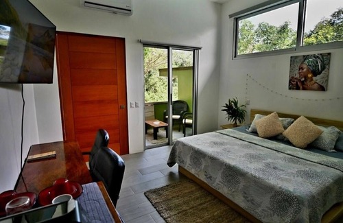 Ostional Cama Y Desayuno | Alta mira Habitación Moderna (pet friendly)