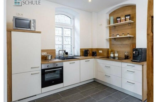 Bad Bertrich Apartamento | Old School Kennfus - 4-bed apartment shower/toilet for up to 6 people.
