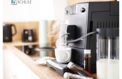 Bad Bertrich Apartamento | Old School Kennfus - 4-bed apartment shower/toilet for up to 6 people.