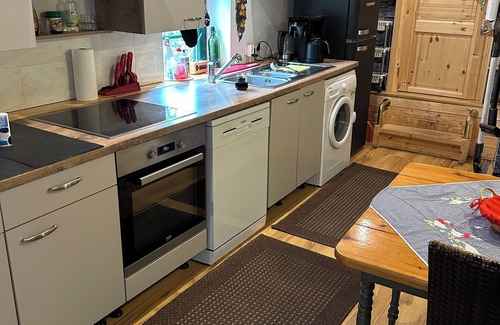 Neu Poserin Apartamento | Alte Siedlerresidenz in Neu Damerow Alleinlage, Großer Garten, Viel Grün+wasser